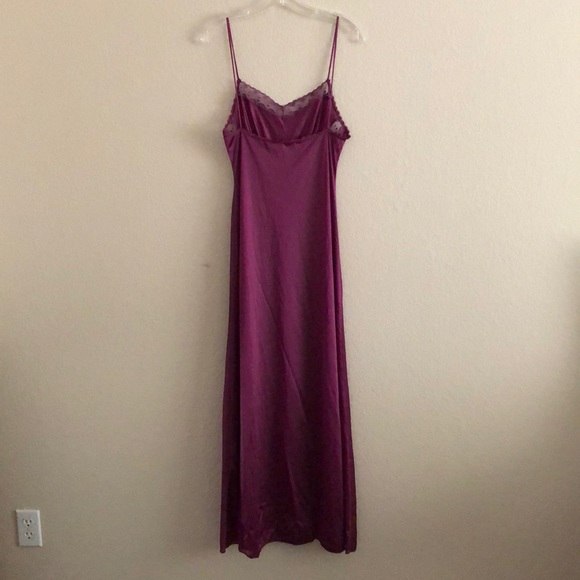 ☃️3 for $30☃️ Vintage Maxi Nightgown - Picture 3 of 5